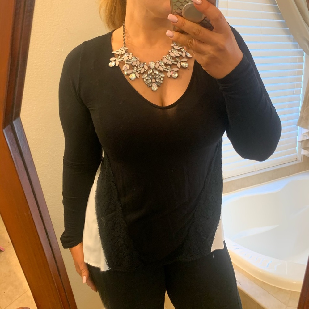 Black and white mixed medium long sleeve top